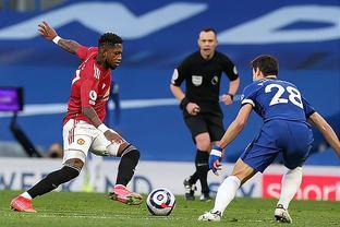 挑起进攻大旗！鲍威尔半场10中5得到16分2篮板1助攻