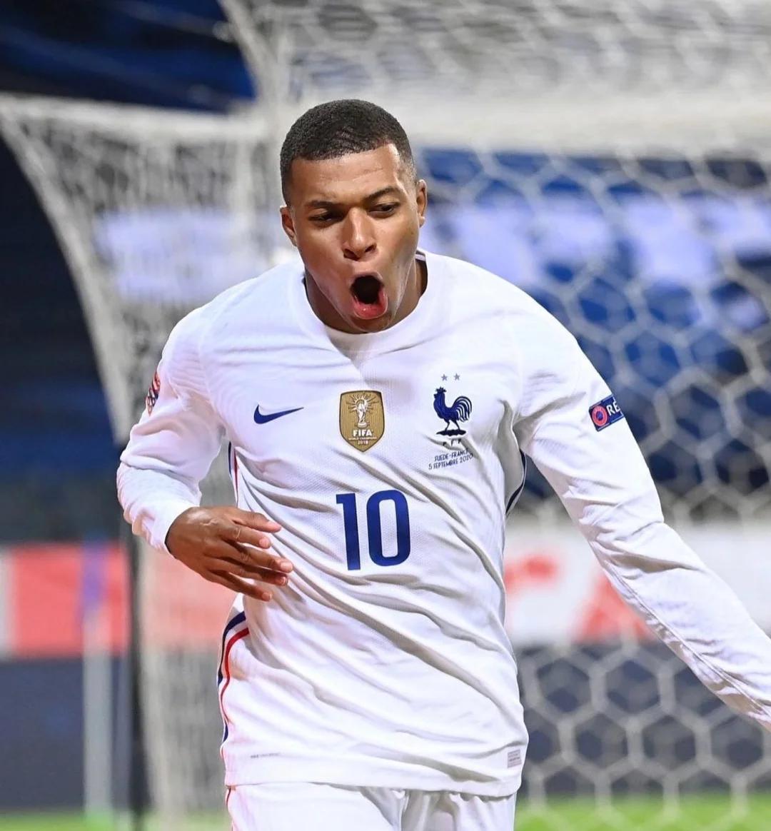 杜兰特1141场比赛砍下31000分，追平詹姆斯并列历史第三快