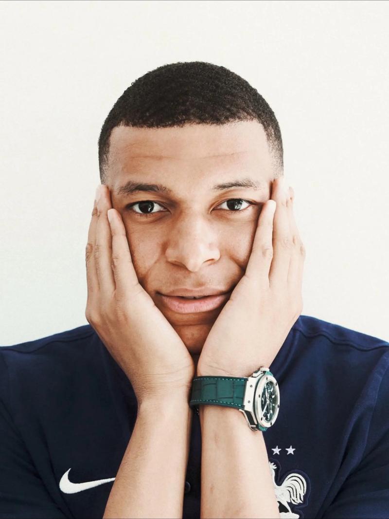 米体：将有一万名左右的那不勒斯球迷远征罗马，警方压力很大