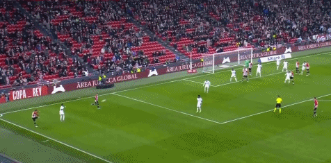 阿莫林抱头无奈！曼联队长补时踢飞空门+2次高射炮 尴尬40射门0球