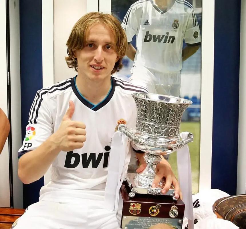 上海海港中超三连冠，但含金量极低，山东泰山明年是最大夺冠热门