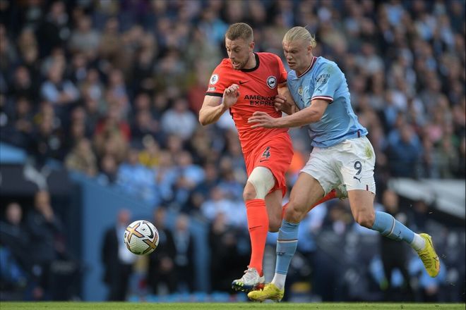 C罗进入国家队后葡萄牙12届大赛全勤，此前总共仅参加6届大赛