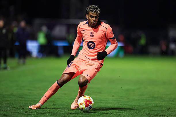 篮球湖人球员场上表现赢得媒体好评